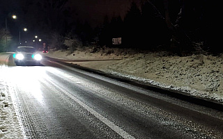 Lód na drogach i chodnikach. Jest ostrzeżenie